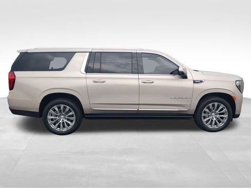Used 2024 GMC Yukon XL Denali w/ Advanced Technology Package AWD/4WD image 7