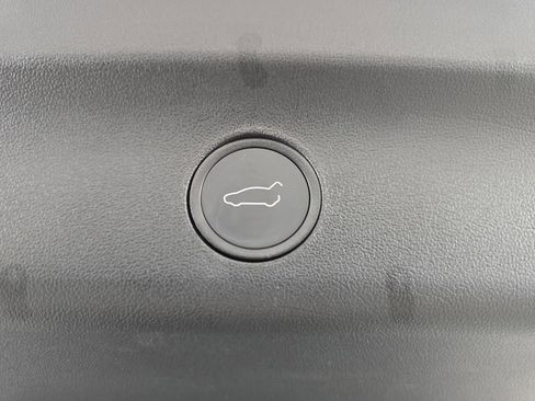 Used 2022 Tesla Model Y Long Range image 29