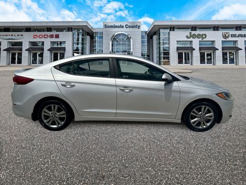 Used 2018 Hyundai Elantra SEL FWD image 9