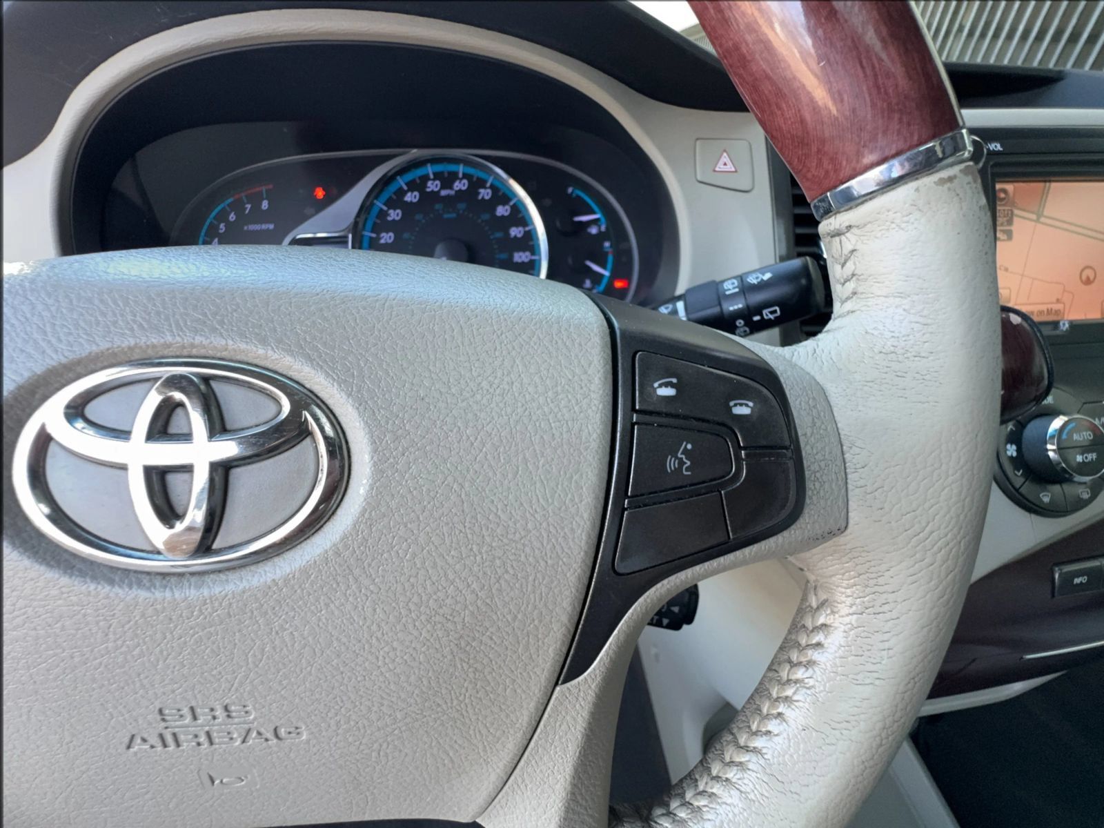 Used 2011 Toyota Sienna Limited w/ Premium Pkg AWD/4WD image 20