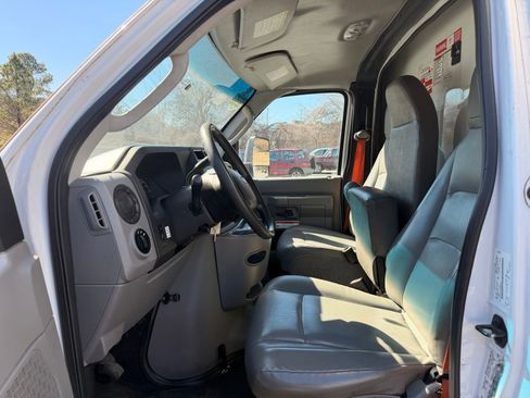 Used 2014 Ford E-350 and Econoline 350 Super Duty image 20