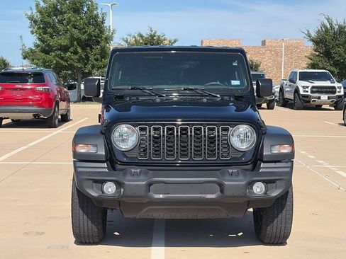 Used 2025 Jeep Wrangler Unlimited Sport AWD/4WD image 2