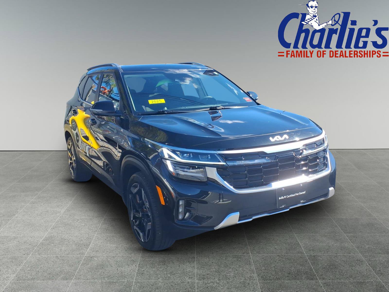 Certified 2025 Kia Seltos SX w/ SX Sunroof Package AWD/4WD image 3