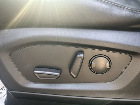 Used 2022 Ford Explorer XLT w/ Equipment Group 202A image 19