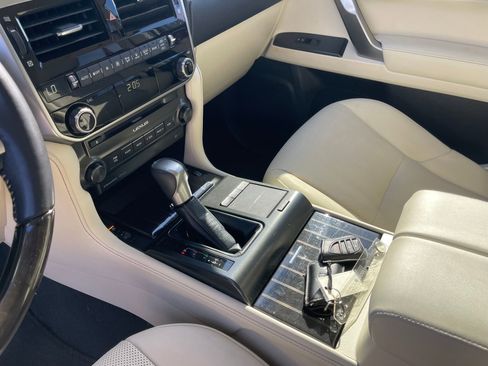 Used 2023 Lexus GX 460 Premium w/ Premium Package image 18