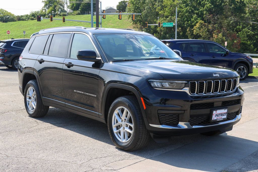 Used 2023 Jeep Grand Cherokee L Laredo AWD/4WD image 1