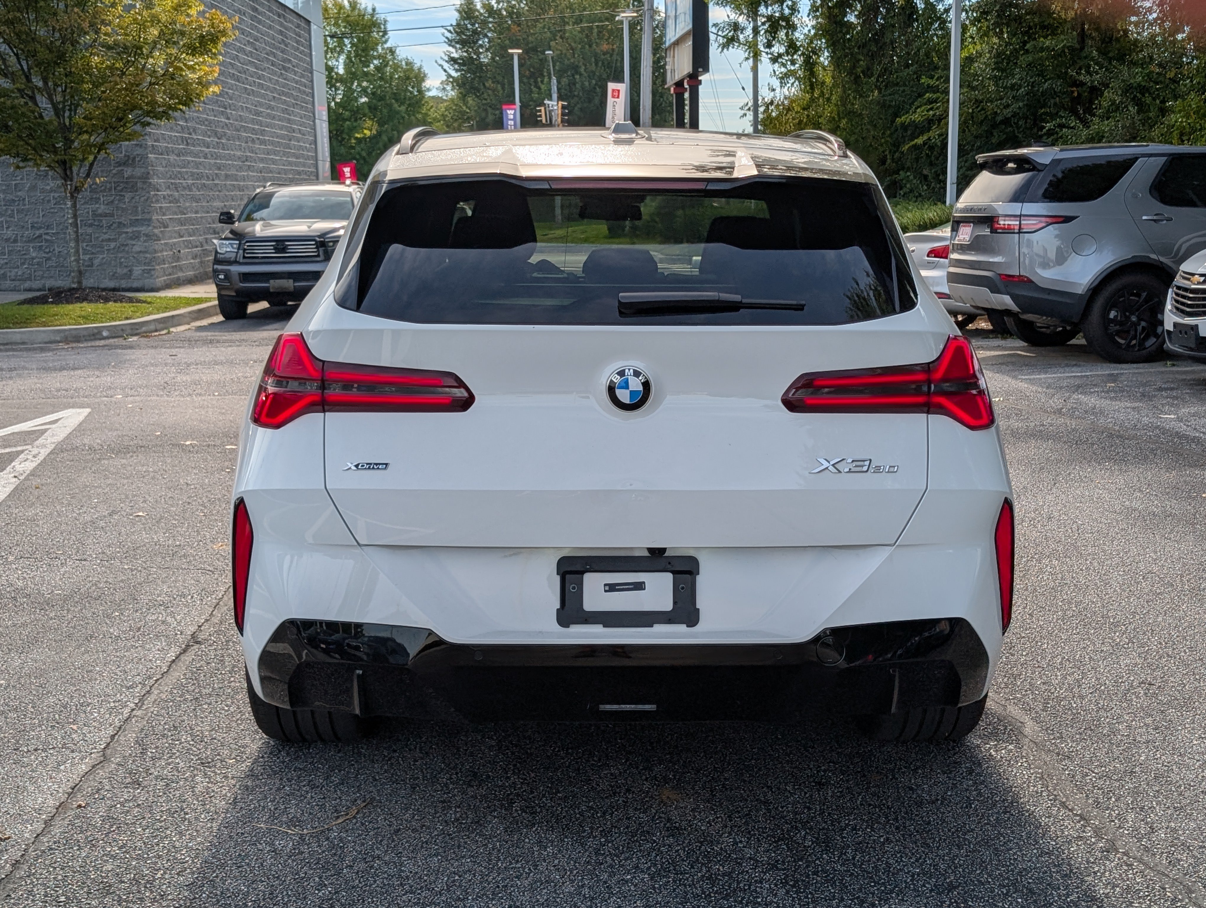 Used 2025 BMW X3 xDrive30i w/ Premium Package AWD/4WD image 4