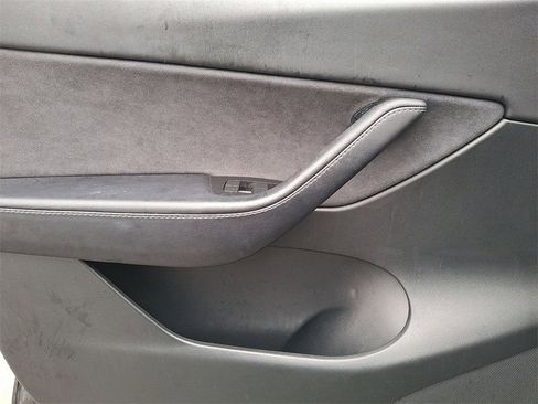 Used 2022 Tesla Model Y Performance image 12