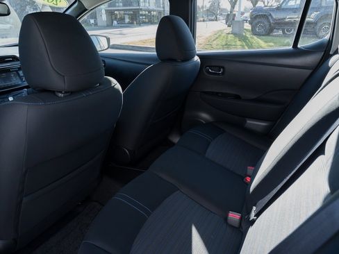 Used 2019 Nissan Leaf SV w/ SV Technology Package image 21