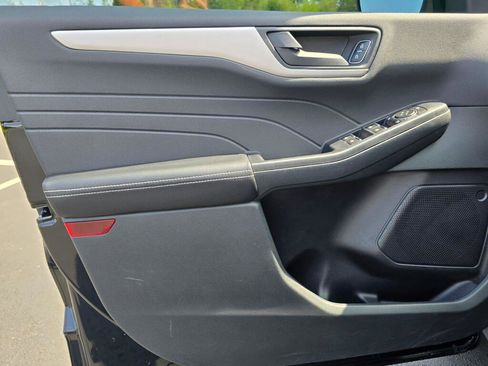 Used 2022 Ford Escape S image 19