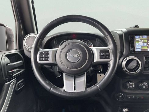 Used 2016 Jeep Wrangler Unlimited Rubicon image 33