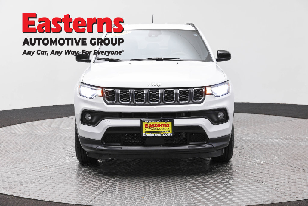 Used 2024 Jeep Compass Latitude AWD/4WD image 4