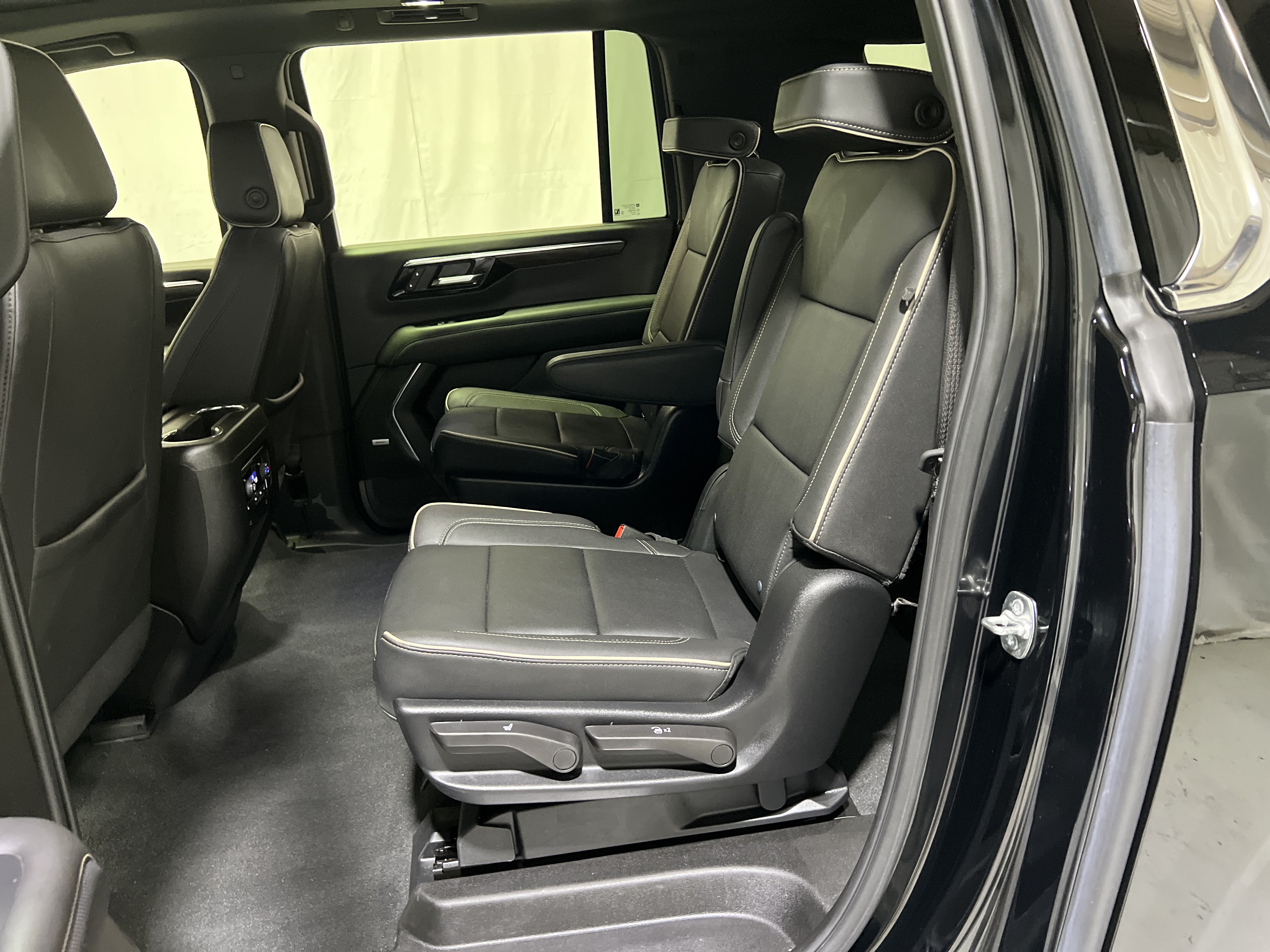 Certified 2025 Chevrolet Suburban Premier w/ Max Trailering Package AWD/4WD image 17