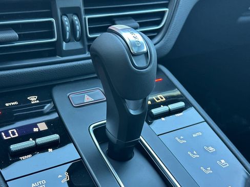 New 2026 Porsche Macan image 25