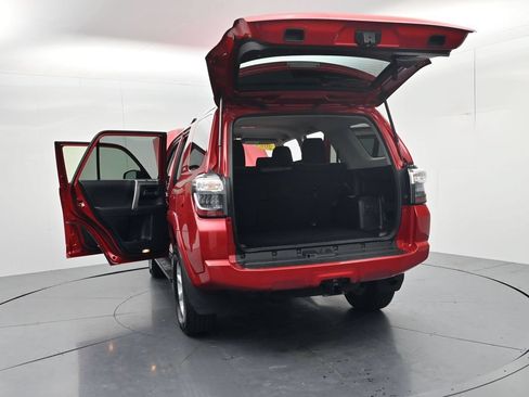 Used 2024 Toyota 4Runner SR5 AWD/4WD image 61
