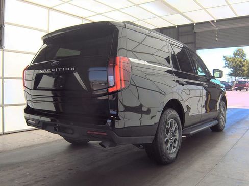 Used 2025 Ford Expedition Active AWD/4WD image 5