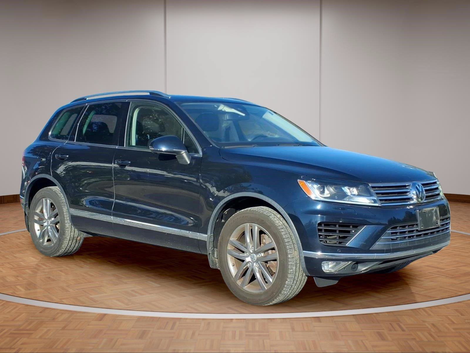 Used 2016 Volkswagen Touareg VR6 AWD/4WD image 2