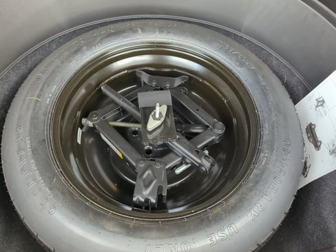 Used 2018 Jeep Cherokee Limited image 29