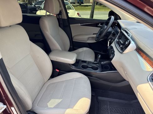 Used 2017 Kia Sorento LX image 22