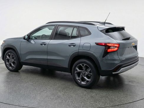Used 2025 Chevrolet Trax LT image 6
