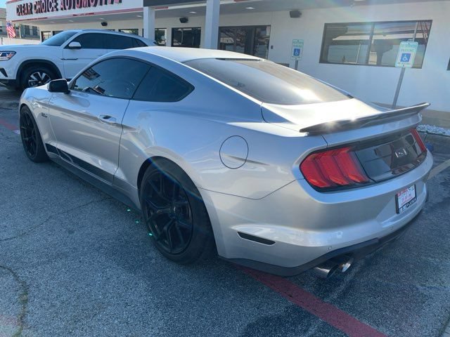 Used 2018 Ford Mustang GT RWD image 2