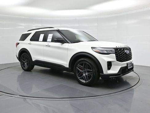 Certified 2025 Ford Explorer ST-Line w/ Premium Package image 27