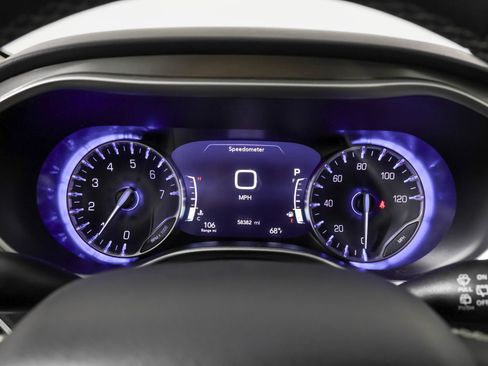 Used 2024 Chrysler Pacifica Touring-L FWD image 27