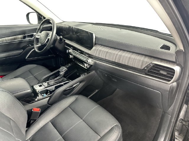 Used 2023 Kia Telluride EX w/ EX Captain's Chair Package AWD/4WD image 31