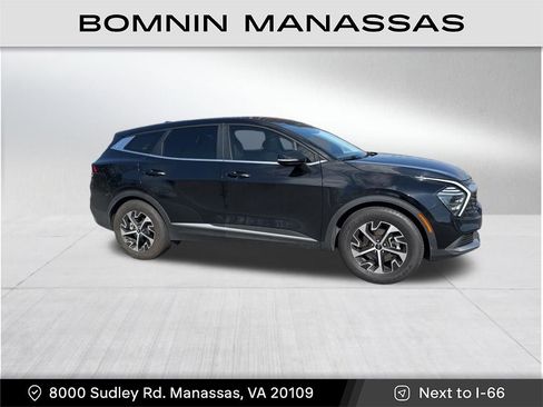 Used 2024 Kia Sportage EX image 3