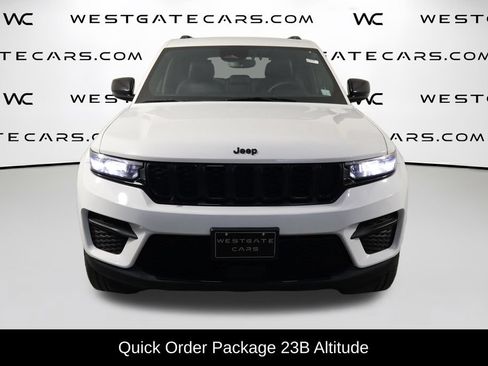Used 2023 Jeep Grand Cherokee Altitude AWD/4WD image 2