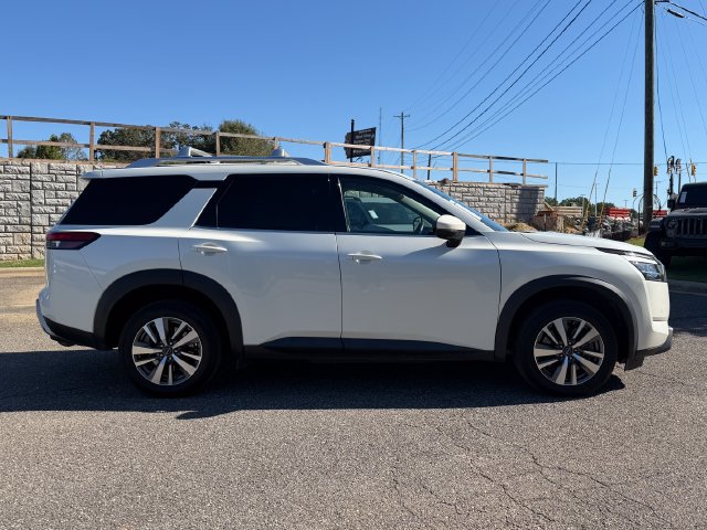 Used 2023 Nissan Pathfinder SL AWD/4WD image 6