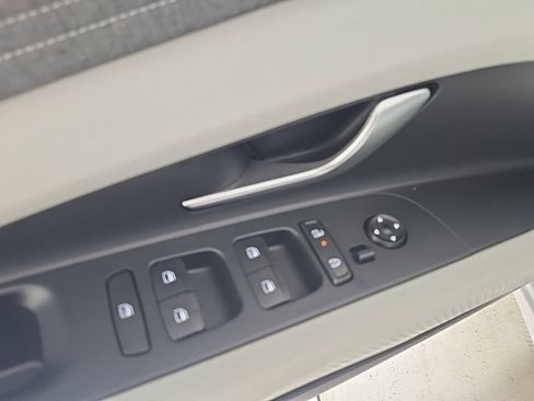 New 2026 Hyundai Elantra Limited FWD image 14