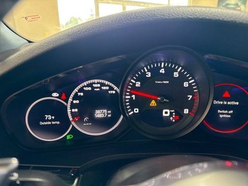 Used 2022 Porsche Cayenne image 24