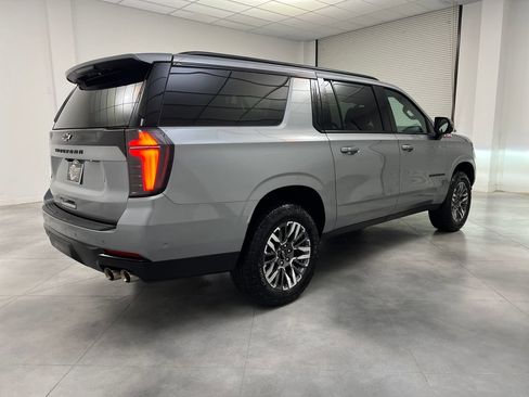 Used 2025 Chevrolet Suburban Z71 AWD/4WD image 9