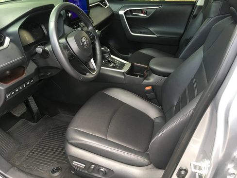 Used 2024 Toyota RAV4 Limited w/ Advanced Technology Package AWD/4WD image 20