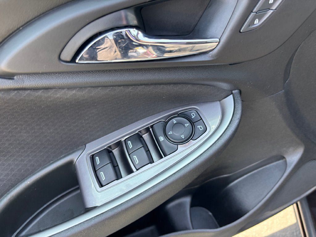 Certified 2020 Chevrolet Malibu LS FWD image 11