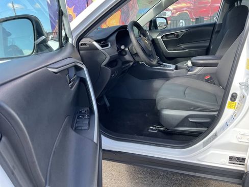Used 2021 Toyota RAV4 LE image 14