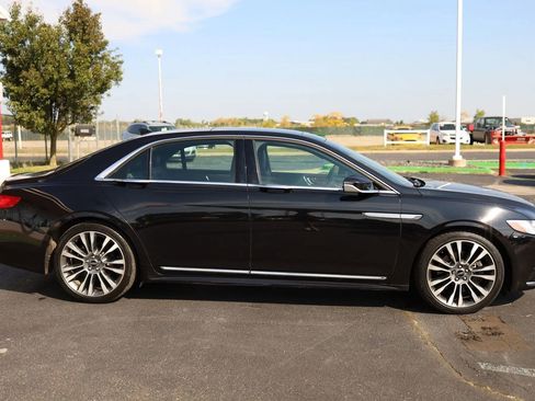 Used 2019 Lincoln Continental Select w/ Continental Climate Package image 4
