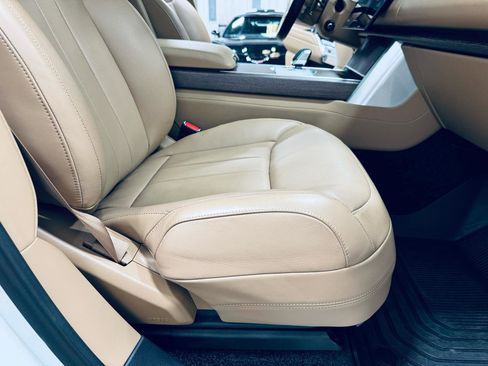 Used 2025 Land Rover Range Rover Long Wheelbase SE image 39