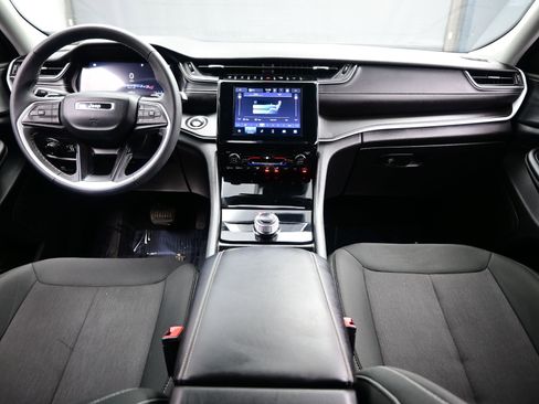 Used 2024 Jeep Grand Cherokee L Laredo image 18