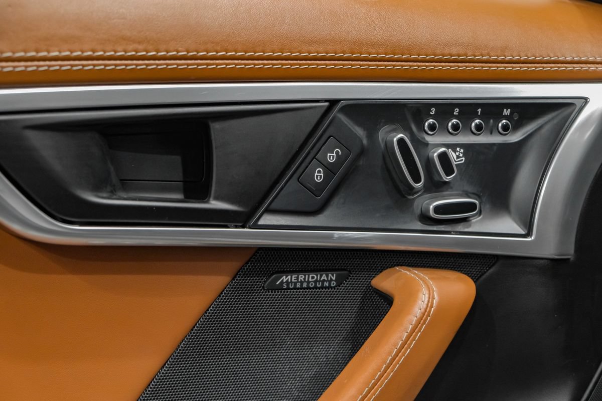 Used 2019 Jaguar F-TYPE R AWD/4WD image 39