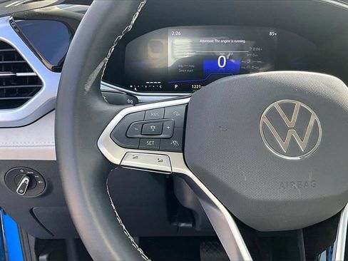 Certified 2025 Volkswagen Taos SE image 24