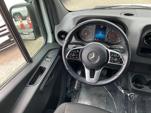 Used 2022 Mercedes-Benz Sprinter 2500 image 32