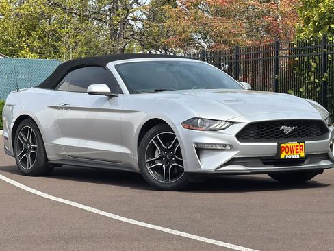 Used 2018 Ford Mustang Premium image 2