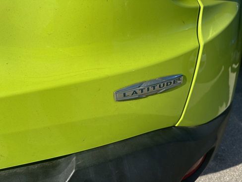 Used 2018 Jeep Renegade Latitude w/ Popular Equipment Group image 9