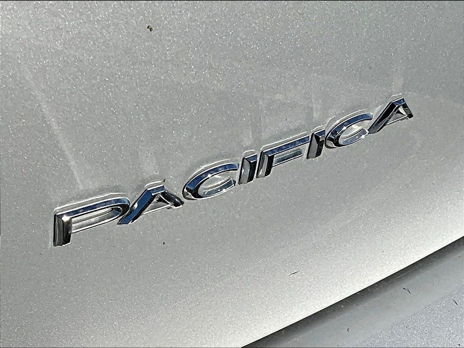 Used 2024 Chrysler Pacifica Touring-L FWD image 23