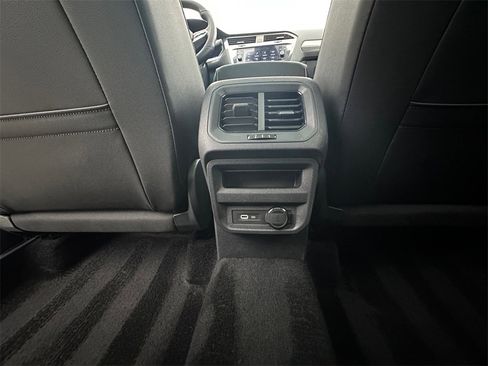 Used 2023 Volkswagen Tiguan SE R-Line image 29