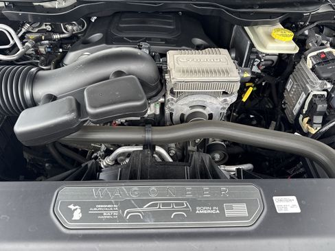 Used 2022 Jeep Wagoneer Series III AWD/4WD image 33