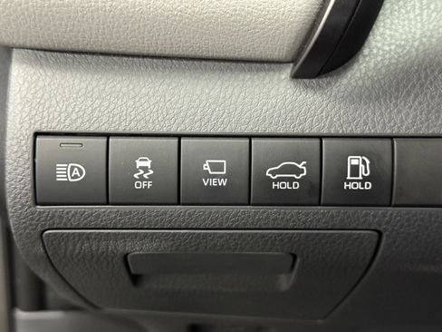 Used 2020 Toyota Camry XLE image 28