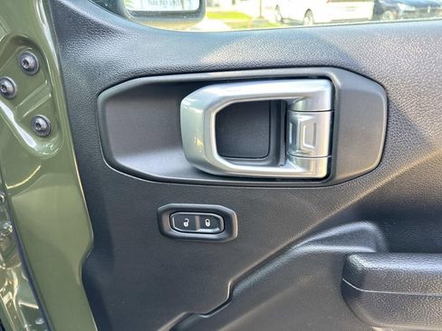 Used 2022 Jeep Gladiator Sport AWD/4WD image 18